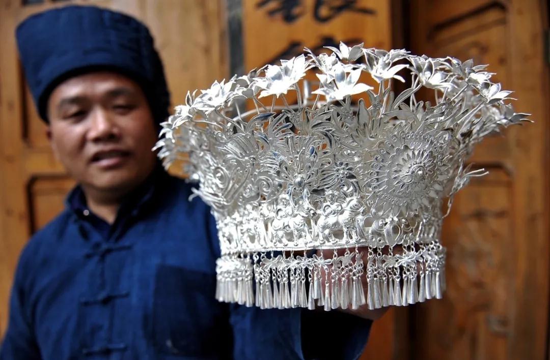 苗族银饰制作技艺国家级传承人杨光宾
